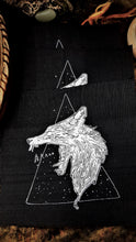 Load image into Gallery viewer, Screaming fox patch - Screen printing on black fabric
