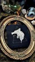 Load image into Gallery viewer, Screaming fox patch - Screen printing on black fabric