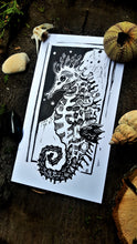 Load image into Gallery viewer, Sea horse - sea critter - 4.75&#39;&#39; x 8.5&#39;&#39; Linocut print on bristol paper
