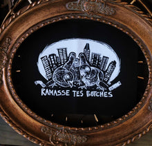 Load image into Gallery viewer, Pigeons ramasse tes botches - 5x7&#39;&#39; Patch - Screen printing on black fabric
