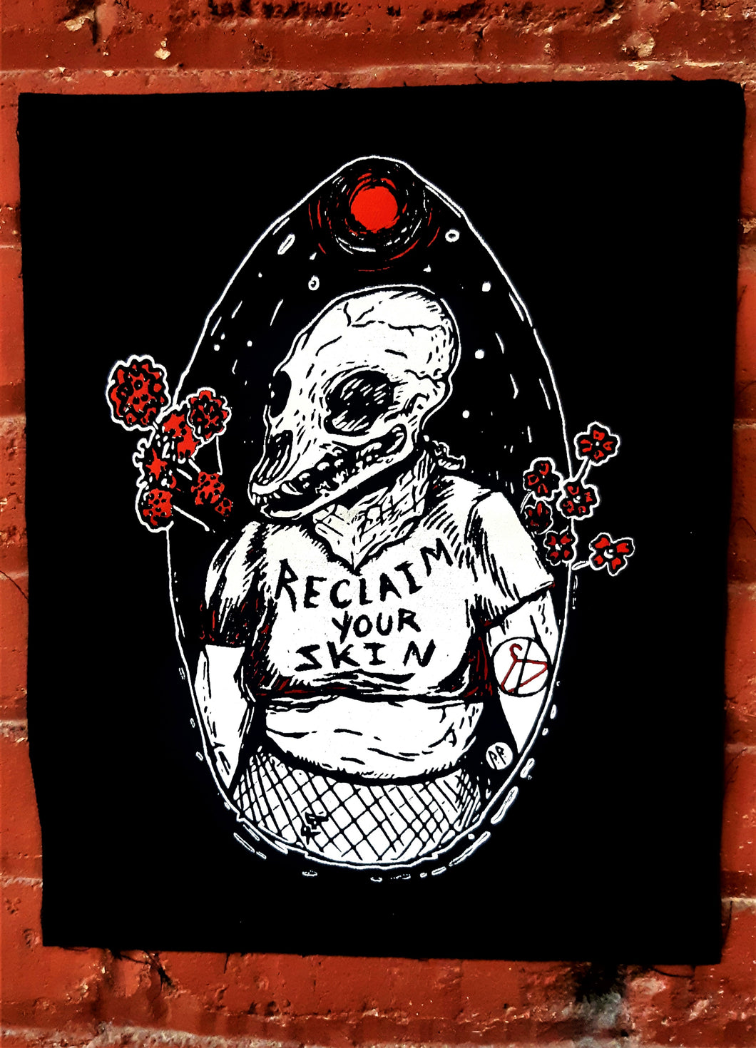 Reclaim your skin Backpatch - Feminist seal skull with red moon - White and red ink - Screen printing on black fabric