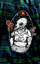 Load image into Gallery viewer, Reclaim your skin Backpatch - Feminist seal skull with red moon - White and red ink - Screen printing on black fabric
