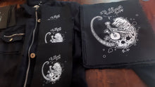 Load image into Gallery viewer, Folk punk Sad opossum playing banjo Backpatch - Screen printing on black fabric
