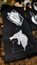 Load image into Gallery viewer, Screaming fox patch - Screen printing on black fabric
