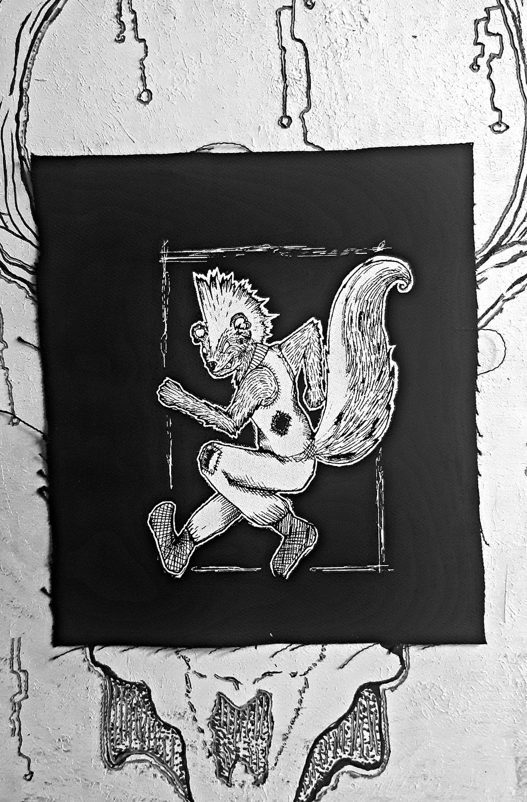 Skanking skunk ska-punk patch -  Screen printing on black fabric